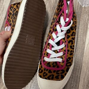 Schutz sneakers. Brand new. Never used. Size 38 Bra. 8.5 USA